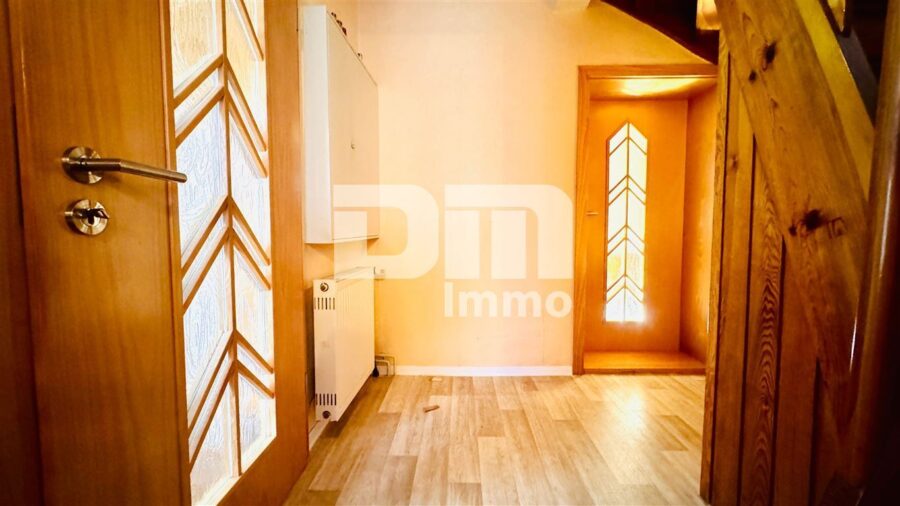 Solides Fachwerkhaus mit Nebengebäude in idyllischer Lage mit Garten und Garage - EG Flur / Diele